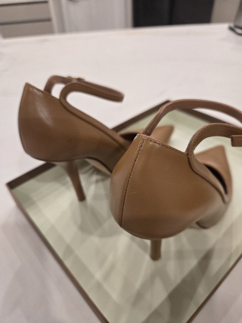 Burberry White Natural Leather Pump Tag - 100 Pump - Picture 6 of 9